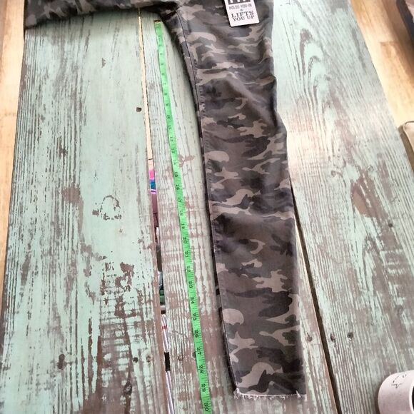 Coco + Carmen OMG Camouflage Skinny Jeans Size XS Holds You In Lifts You Up - Picture 15 of 16